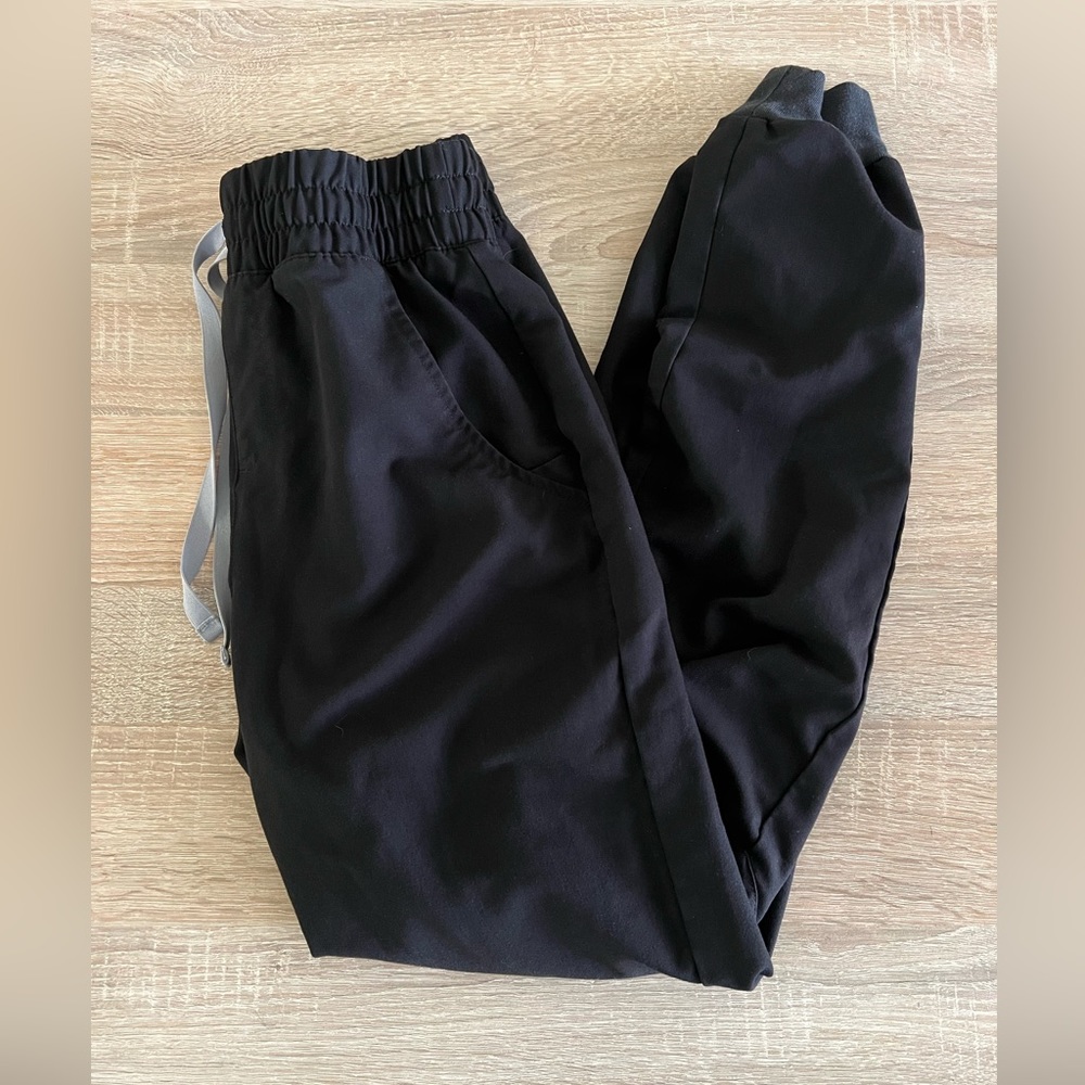 Figs Zamora High Waisted Jogger Scrub Pants (Black)